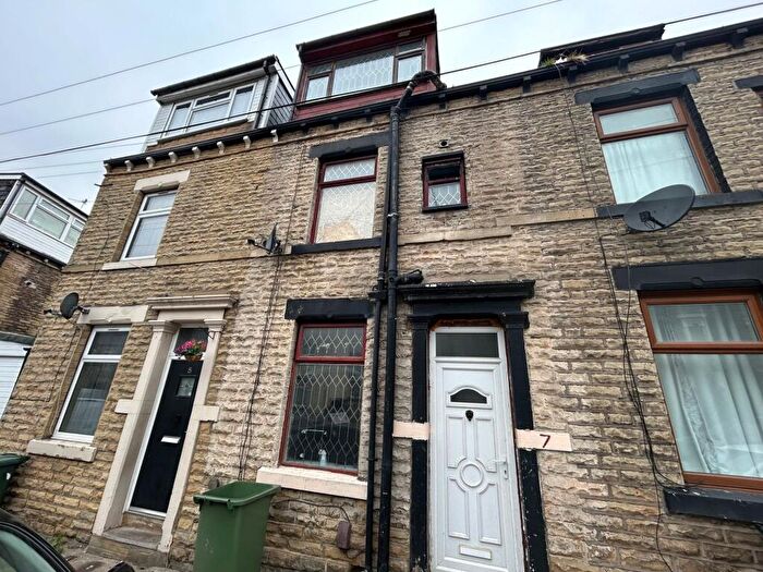 4 Bedroom Terraced House For Sale In Greenhill Street, Bradford, BD3
