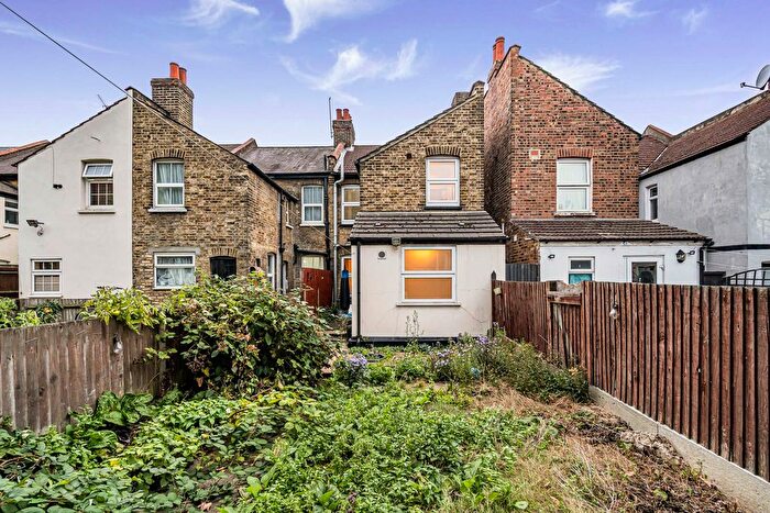 3 Bedroom End Terrace House For Sale In Colvin Road, Thornton Heath, CR7