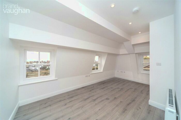 Flat To Rent In Buckingham Place, Brighton, BN1