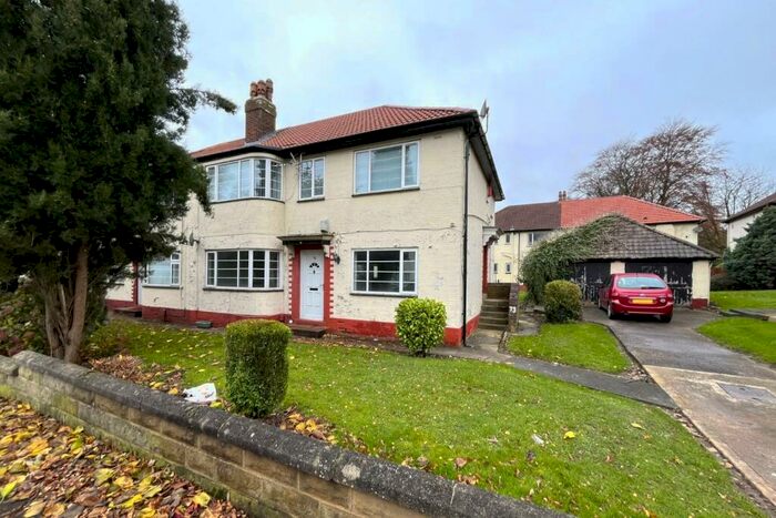 2 Bedroom Flat To Rent In Sandringham Drive, Leeds, LS17