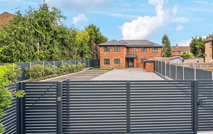 2 Bedroom Flat For Sale In Laurels Road, Iver, Buckinghamshire, SL0