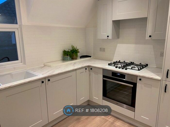 1 Bedroom Flat To Rent In Geneva Road, Kingston Upon Thames, KT1