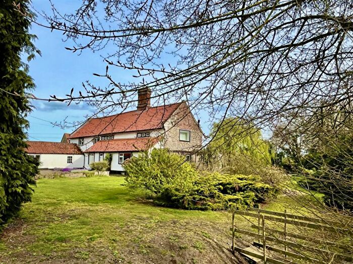 4 Bedroom Detached House For Sale In Brakefield Green, Yaxham, NR19