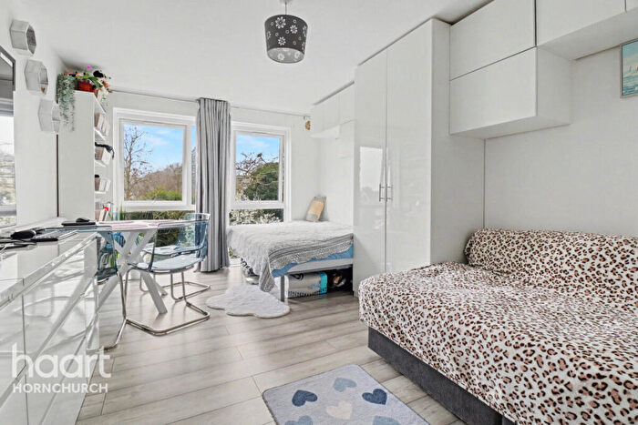 2 Bedroom Apartment For Sale In Chaplaincy Gardens, Hornchurch, RM11