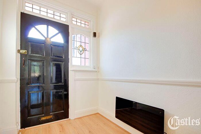 3 Bedroom Terraced House For Sale In North Circular Road, London, N13