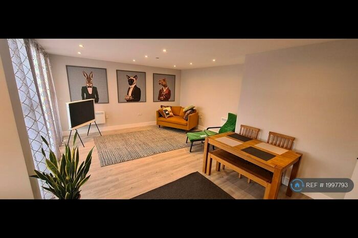 1 Bedroom Flat To Rent In Bishop's Hall, Kingston Upon Thames, KT1