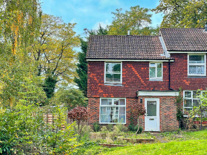 3 Bedroom End Of Terrace House To Rent In Valroy Close, Camberley, GU15