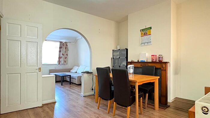 3 Bedroom House To Rent In Market Street, Eastham, London, E6