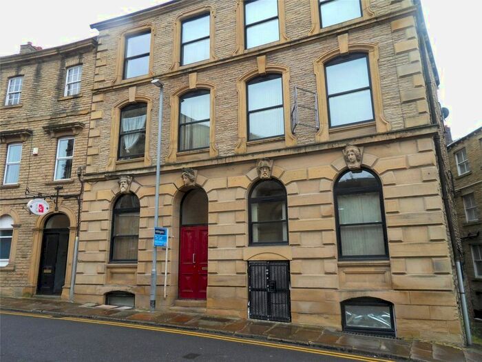 1 Bedroom Flat To Rent In Wellington Road, Dewsbury, West Yorkshire, WF13