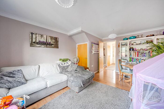 2 Bedroom Detached House For Sale In Sycamore Drive, Ash Vale, Surrey, GU12