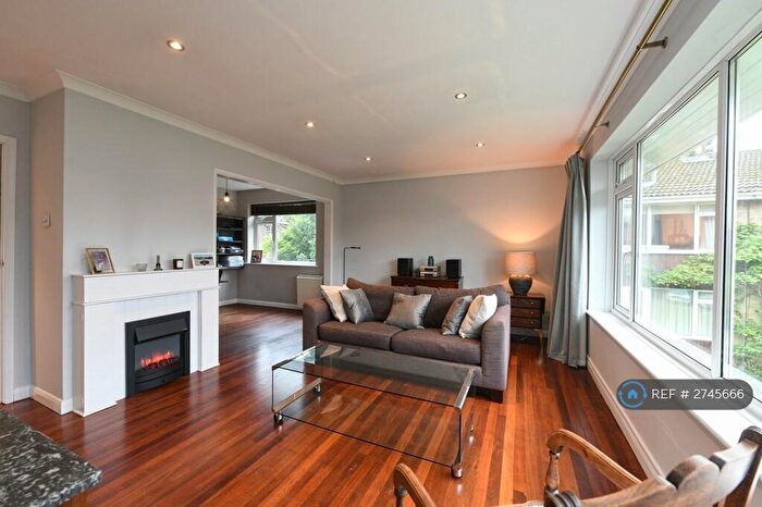 2 Bedroom Flat To Rent In Heather Way, Hindhead, GU26