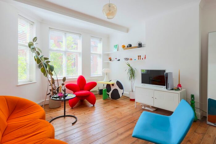 3 Bedroom Flat To Rent In Haslemere Road, Crouch End, London, N8