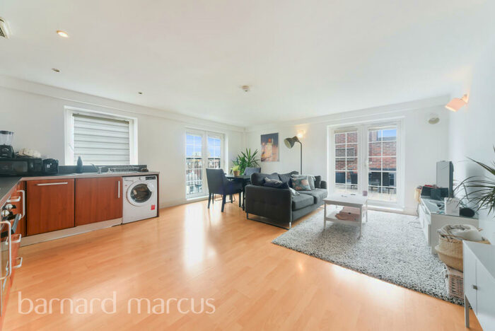2 Bedroom Apartment To Rent In Station Approach, Epsom, KT19