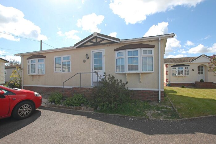 1 Bedroom Mobile/park Home For Sale In Burmarsh Road, Hythe, CT21