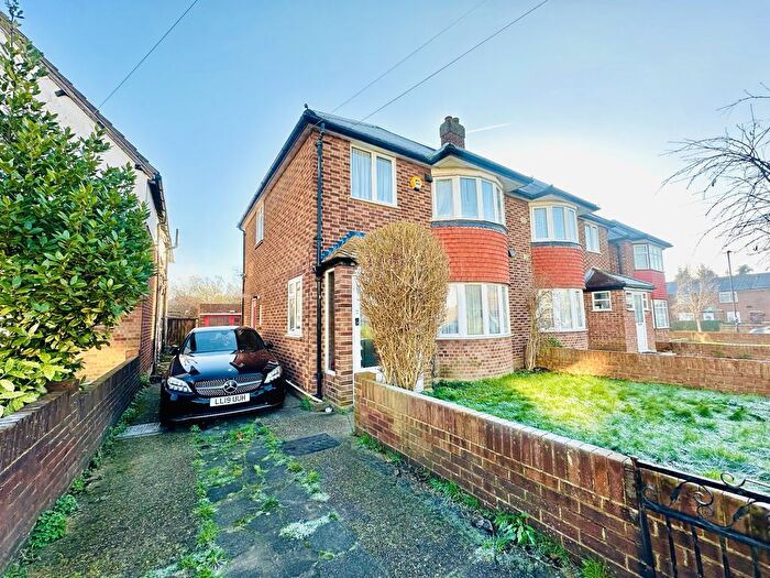 3 Bedroom End Of Terrace House For Sale In Pegg Road, Hounslow, TW5