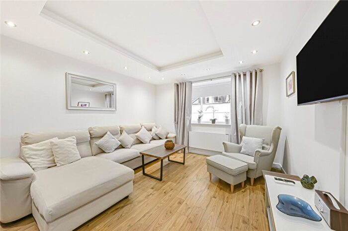 2 Bedroom Apartment To Rent In North Gate, Prince Albert Road, St Johns Wood, London, NW8