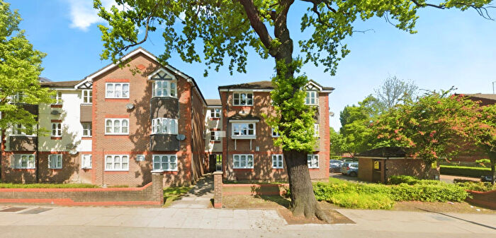2 Bedroom Flat For Sale In Blenheim Court, Kenton Road, Kenton, Harrow, HA3