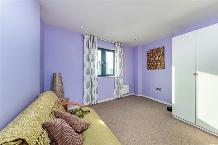 2 Bedroom Apartment To Rent In South Quay, Kings Road, Swansea, SA1
