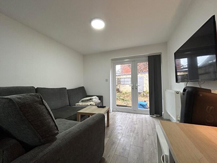 6 Bedroom Terraced House To Rent In May Street, Cathays, CF24