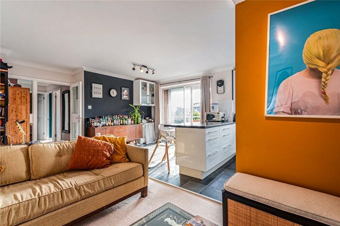2 Bedroom Flat For Sale In Overhill Road, East Dulwich, London, SE22