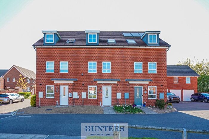 3 Bedroom Town House For Sale In Orchard Drive, Barlby, Selby, YO8