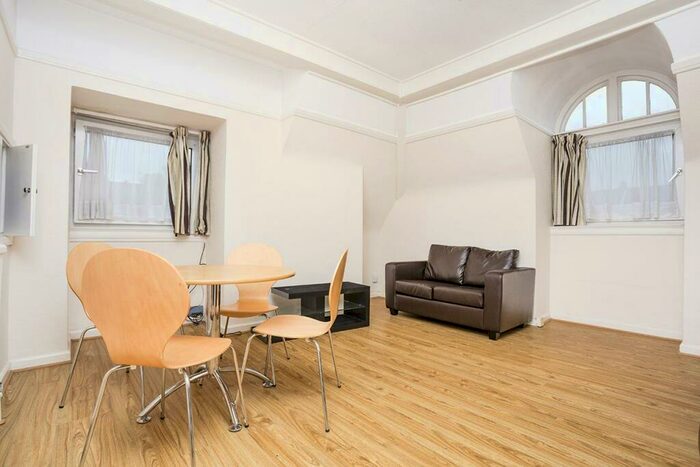3 Bedroom Apartment To Rent In Lodge Road, Hendon, London, NW4