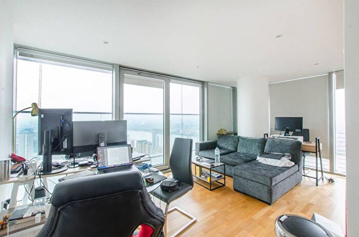 2 Bedroom Flat To Rent In Landmark East Tower, Canary Wharf, London, E14