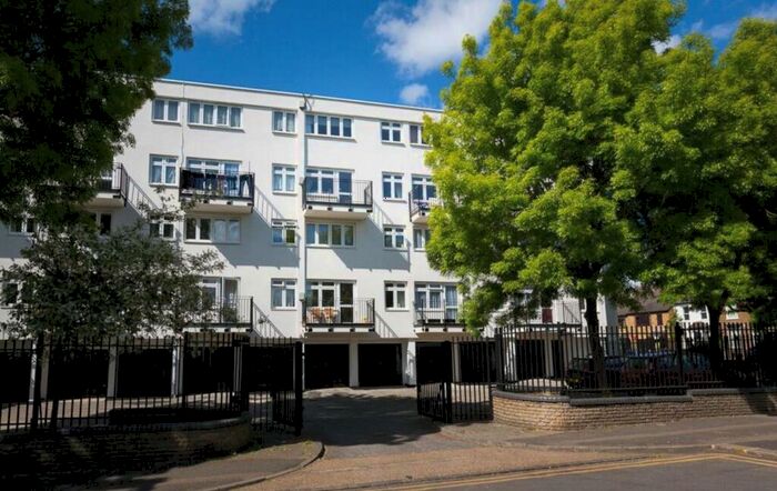 3 Bedroom Maisonette To Rent In Grosvenor Rise East, Walthamstow, London, E17