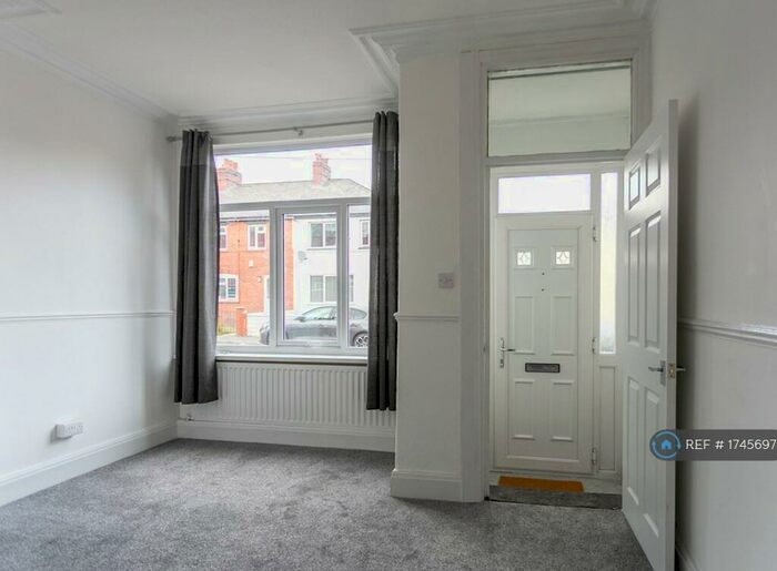 4 Bedroom Terraced House To Rent In Ecclesburn Road, Leeds, LS9