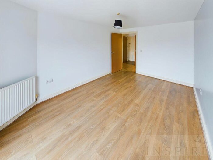 1 Bedroom Flat For Sale In Commonwealth Drive, Howlands Court, RH10