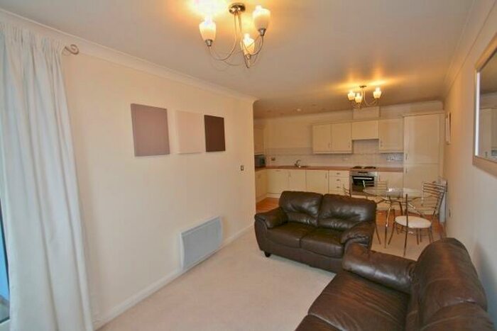 2 Bedroom Flat To Rent In Crown Heights, Alencon Link, Basingstoke, RG21