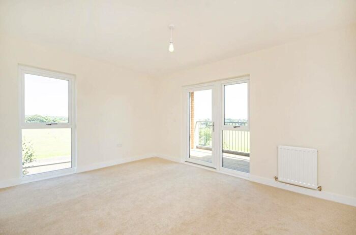 2 Bedroom Flat To Rent In Swannell Way, Cricklewood, London, NW2