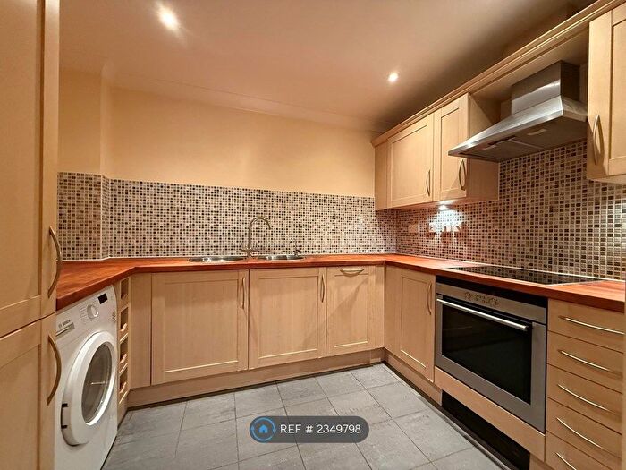 2 Bedroom Flat To Rent In Ridge House, Rickmansworth, WD3