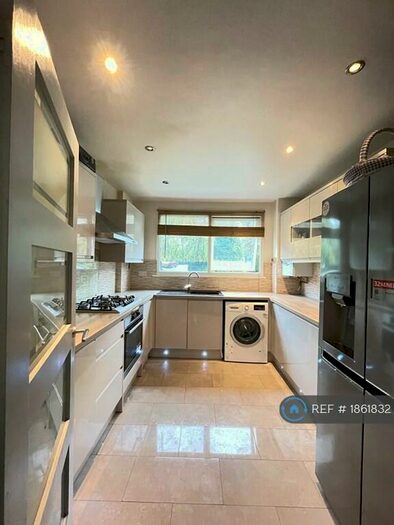 3 Bedroom Terraced House To Rent In Lynton Green, Maidenhead, SL6