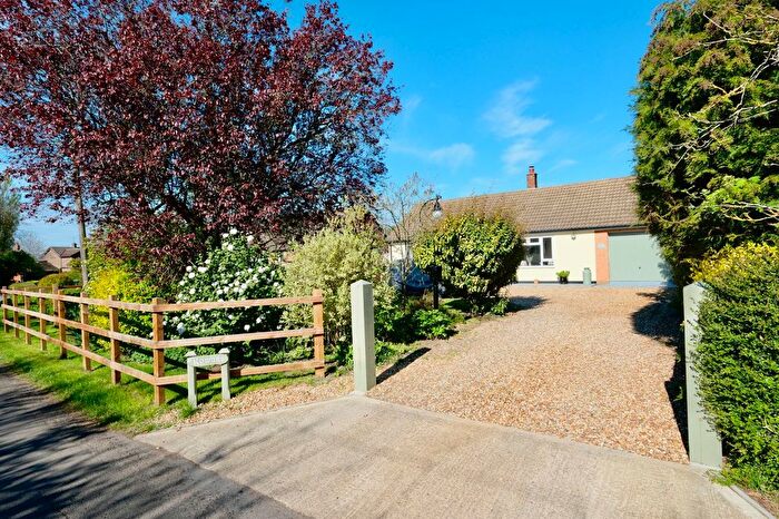 3 Bedroom Bungalow For Sale In Main Street, Upton, Huntingdon, PE28