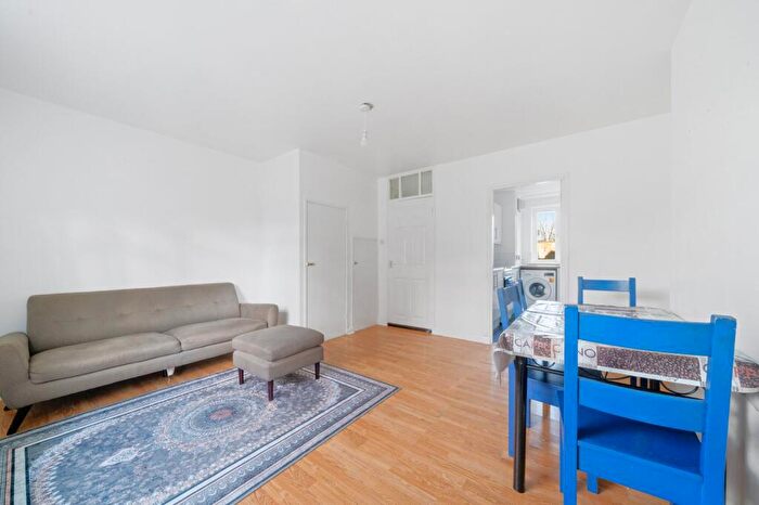 2 Bedroom Flat To Rent In John Kennedy Court, Newington Green Road, N1