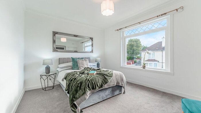 2 Bedroom Flat For Sale In Glanderston Drive, Knightswood, Glasgow, G13