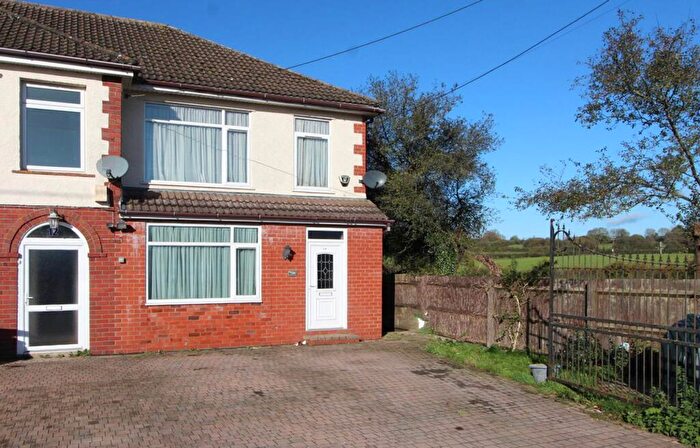 3 Bedroom End Of Terrace House To Rent In Ashford Road, Redhill, BS40