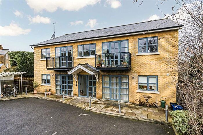 2 Bedroom Flat For Sale In Clarence Road, Teddington, TW11