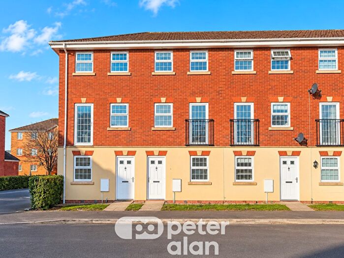 3 Bedroom Town House To Rent In Beaufort Square, Cardiff, CF24