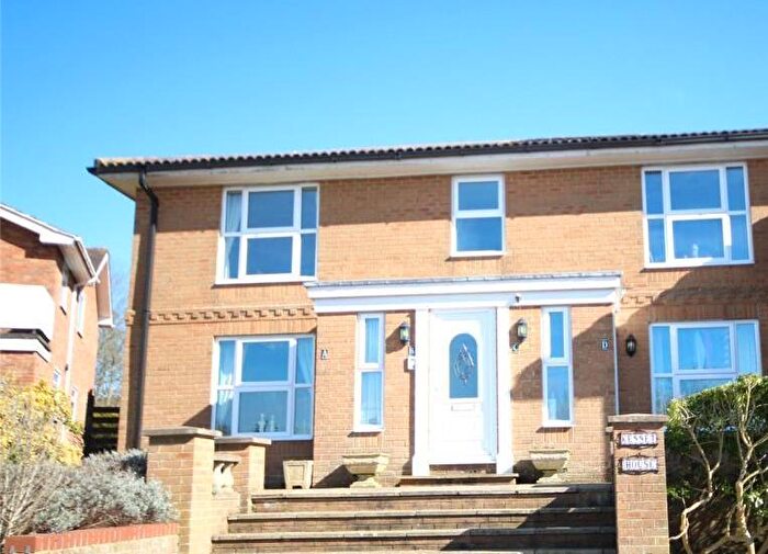 2 Bedroom Flat To Rent In Tithe Barn Crescent, Swindon, SN1