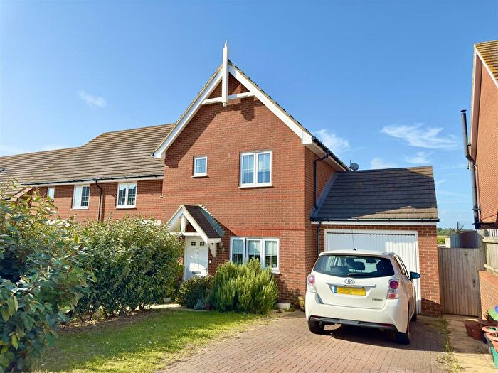 3 Bedroom House To Rent In Keymer Avenue, Peacehaven, BN10