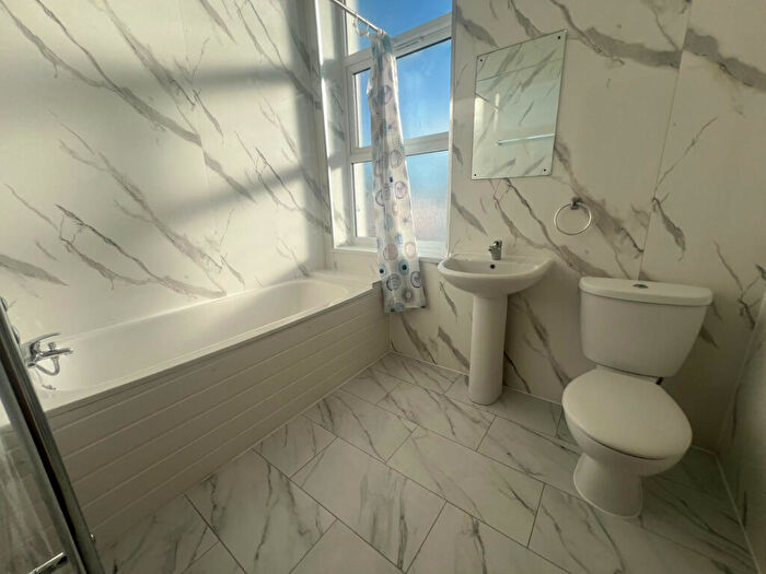 2 Bedroom Flat To Rent In Barking Road, London, London, E13