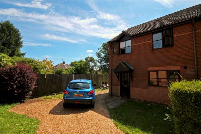 4 Bedroom Semi-Detached House To Rent In Hopkins Close, Cambridge, CB4