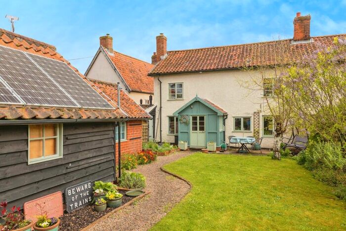 3 Bedroom Semi-Detached House For Sale In Marsh Lane, New Buckenham, Norwich, NR16