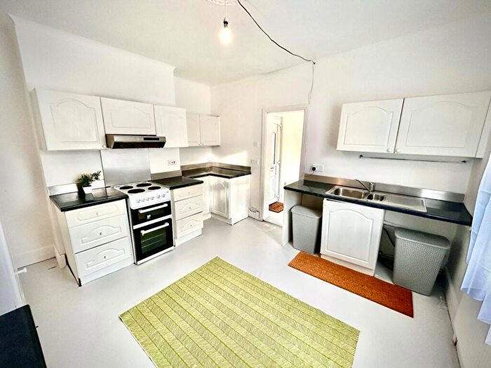 4 Bedroom End Of Terrace House To Rent In Frederick Street, Catcliffe, Rotherham, South Yorkshire, S60