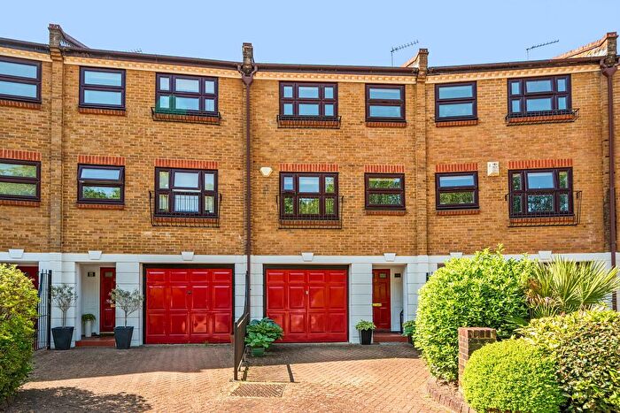 3 Bedroom Terraced House For Sale In Albemarle Park, Albemarle Road, Beckenham, BR3