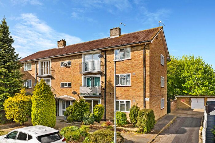2 Bedroom Apartment For Sale In Ref: Gk - Acres, Crawley, RH10