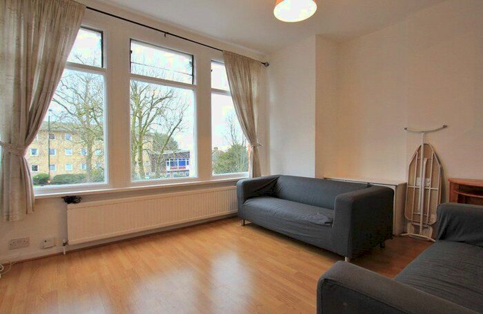 3 Bedroom Flat To Rent In Colney Hatch Lane, Muswell Hill, London, Greater London, N10