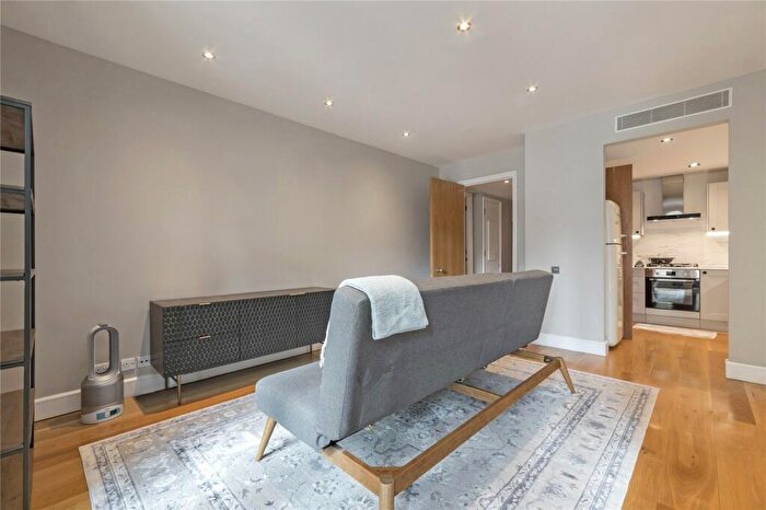 1 Bedroom Flat To Rent In Eaton House, Westferry Circus, E14